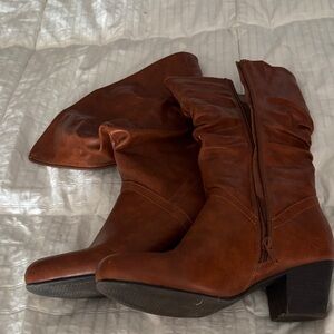 BareTraps Tan Heeled Boots